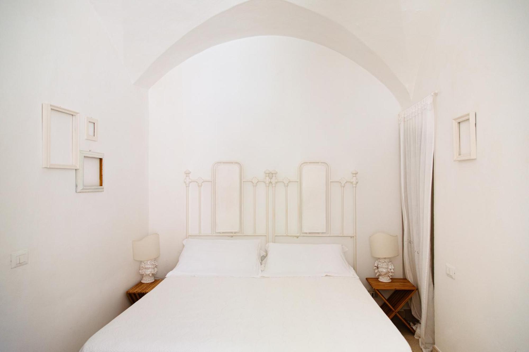 Palazzo De Mori Bed & Breakfast โอตรันโต ภายนอก รูปภาพ